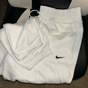 White Nike sweatpants new !